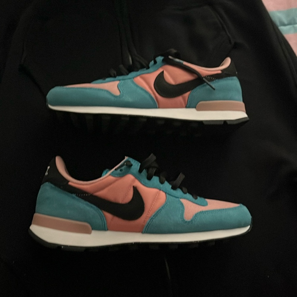 Brand new women’s Nike Air Pegasus
